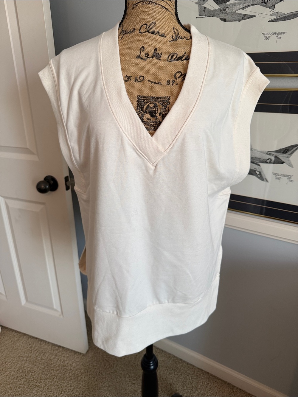Athleta Cream V‑Neck Sleeveless Sweatshirt Top